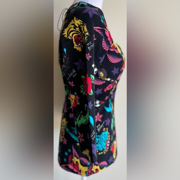 BETSEY JOHNSON SWEETHEART NECK TATTOO PRINT TOP, SZ L - Picture 13 of 14